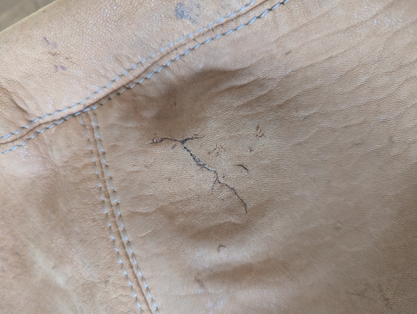 Sac en agneau trou réparé